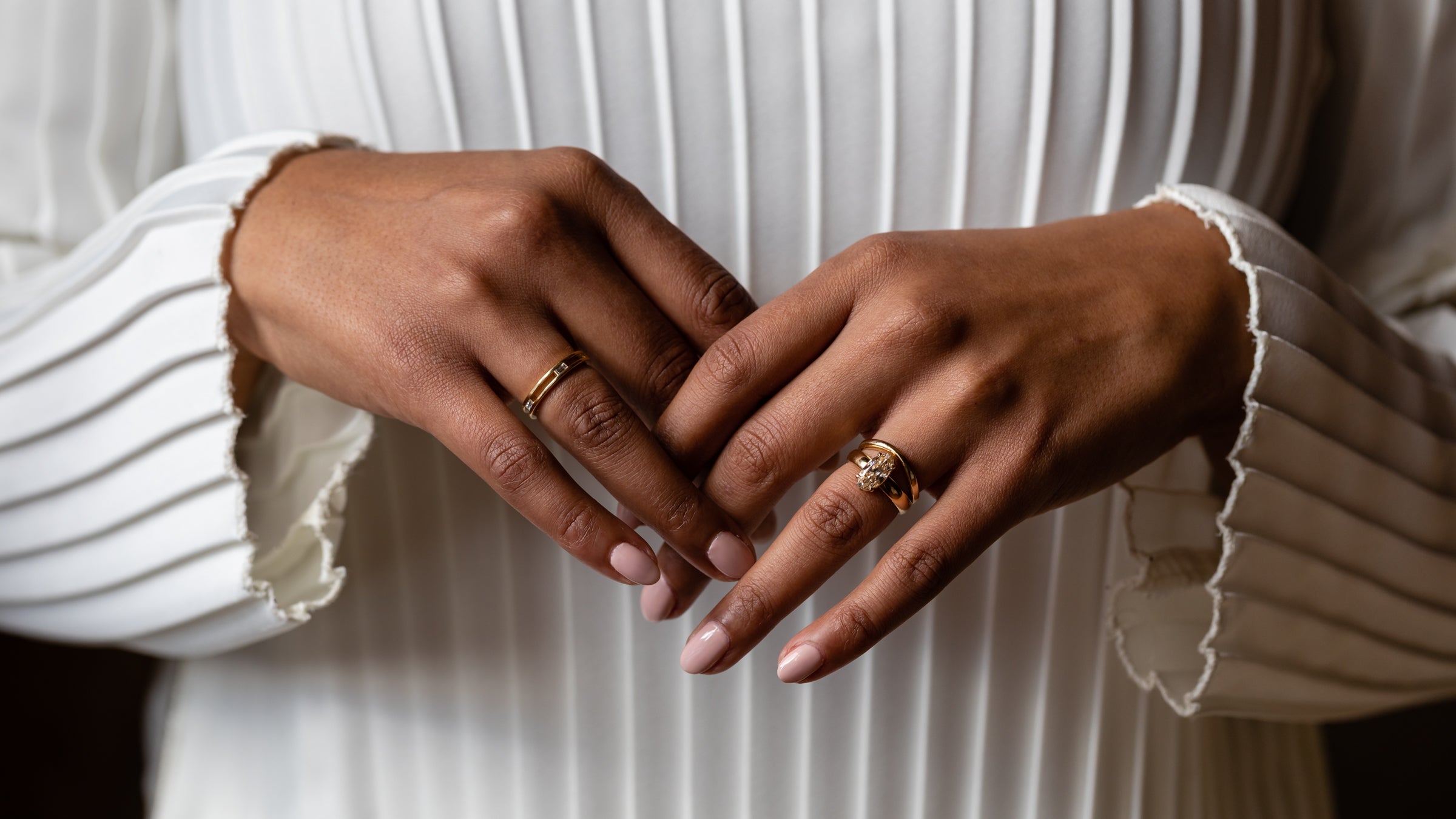 Round Salt and Pepper Diamond Engagement Ring Rose Gold 3 Stone Ring | La  More Design